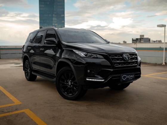 TOYOTA HILUX SW4 2.8 D-4D TURBO DIESEL SRX 7L 4X4 AUTOMÁTICO